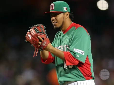 Sorpresa: Lanzador mexicano demuestra sus dotes futbolísticas