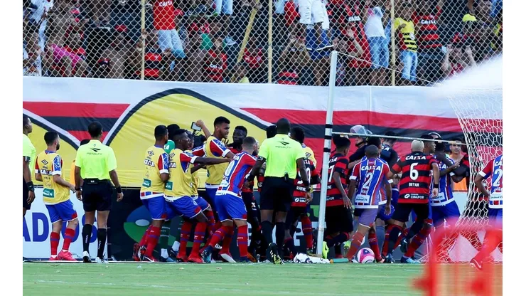 Un festejo obsceno desató furia en Brasil: nueve expulsados en el partido entre Vitoria y Bahía