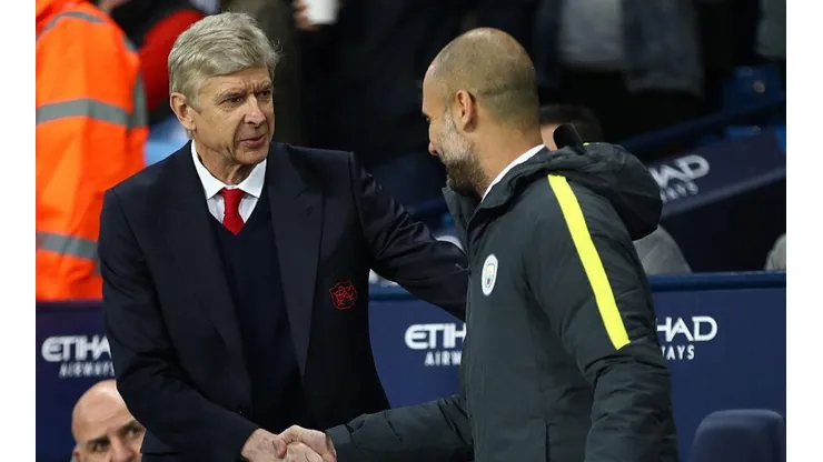 Cruce afectuoso entre Wenger y Guardiola.