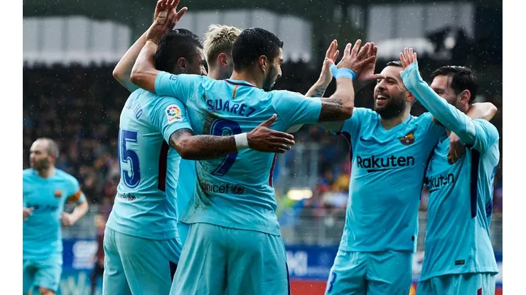 Los jugadores de Barcelona celebran el triunfo.