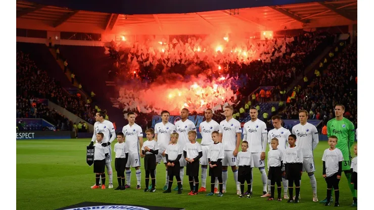 FOGOSOS. La hinchada del Copenhague, de visita en Leicester.