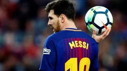 EL DUEÑO DEL BALÓN. Messi junto a la pelota en el último encuentro del Barcelona.