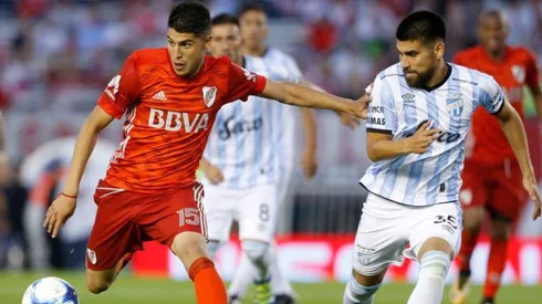 Villagra enfrentando a River.