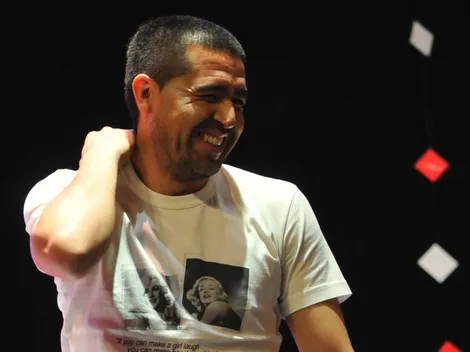 Riquelme no pierde la magia sobre la arena: a puro lujo en la playa