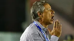 Ariel Holan y un gesto polémico tras la final de Independiente: ¿Acusó al árbitro de recibir plata?