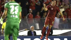 FESTEJA EL ROJO. Independiente celebra el empate con un jugador menos ante Gremio.
