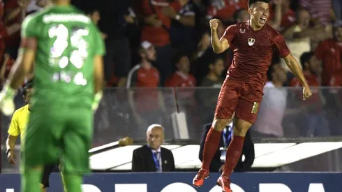 FESTEJA EL ROJO. Independiente celebra el empate con un jugador menos ante Gremio.