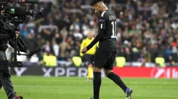 CABIZBAJO. Neymar se retira del Santiago Bernabéu con el resultado abajo contra Real Madrid.