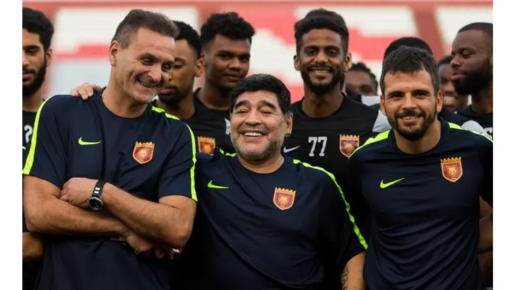 EL COMANDANTE. Maradona junto a Luis Islas con el Al Fujairah.