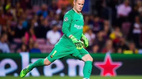Marc André Ter Stegen da seguridad con pies y manos