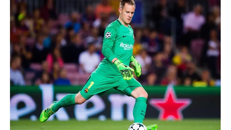 Marc André Ter Stegen da seguridad con pies y manos