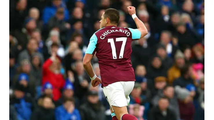 EL 17, SEÑORES. Chicharito volvió a ser titular y otra vez adelantó al West Ham.