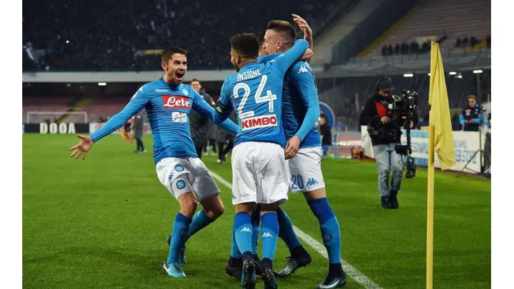 Napoli es nuevamente el líder italiano.