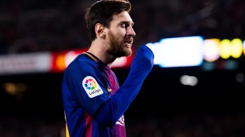 Un minuto tardó en llegar la primera ¿ayudita? para Barcelona