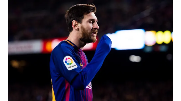 Un minuto tardó en llegar la primera ¿ayudita? para Barcelona