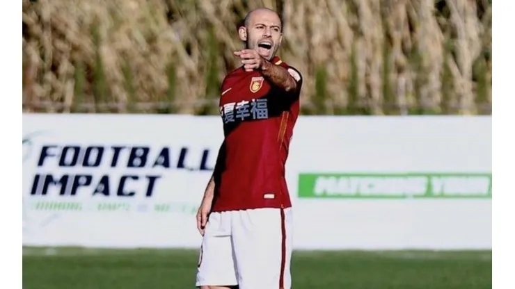JEFE HASTA EN CHINA. Mascherano durante su debut contra el Spartak de Moscú.