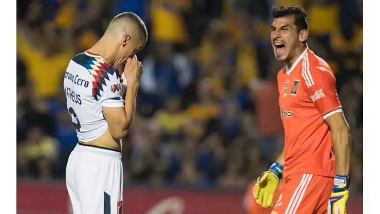 Guzmán increpa a Uribe tras el penal
