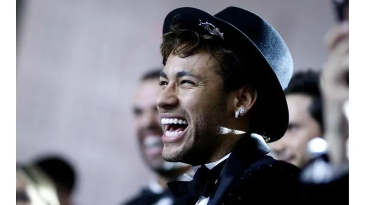 Parece que Neymar se divierte mas fuera que dentro de la cancha.