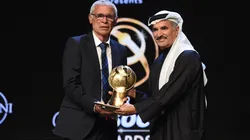 Héctor Cúper fue galardonado como el mejor entrenador del fútbol africano en 2017.