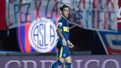 Julio Buffarini juega con la amenaza detrás.