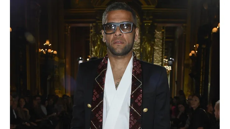 Dani Alves rompe con el estilo típico del futbolista.