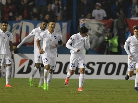 "Dos no nos representan", Nacional le pidió perdón en una bandera a Chapecoense