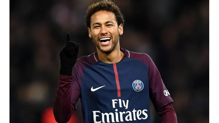FELIZ. Neymar sonríe en un partido del Paris Saint-Germain por la Ligue