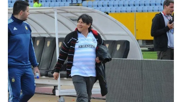 BRUJERÍA. Manuel, junto al plantel argentino en Ecuador.