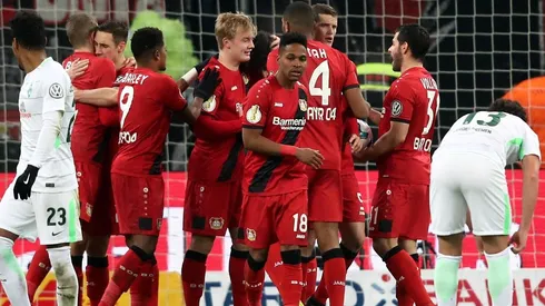 Bayer Leverkusen celebra su clasificación.