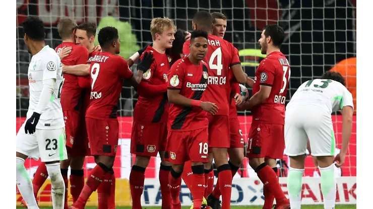 Bayer Leverkusen celebra su clasificación.