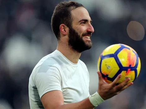 Gonzalo Higuaín corrió hasta las gradas y le regaló su camiseta a un niño de Juventus