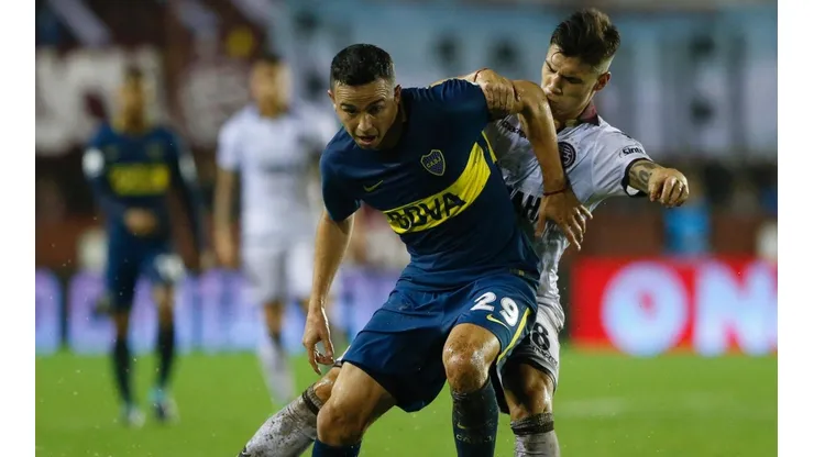 Leo Jara disputa con vehemencia cada pelota.