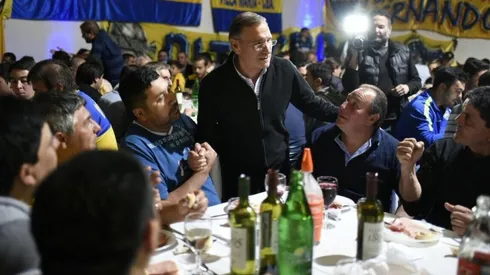 Royco Ferrari junta votos por las peñas de Boca.