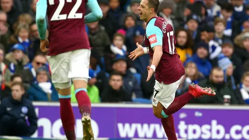 Chicharito Hernández celebra su último tanto con el West Ham