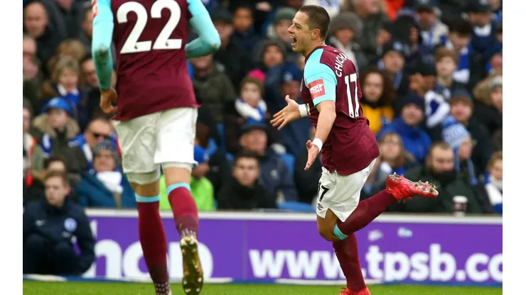 Chicharito Hernández celebra su último tanto con el West Ham