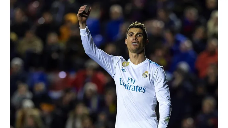 Ruggeri desafía: "Quiero ver a Cristiano Ronaldo en el fútbol argentino"