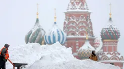¡TAPADOS! La ciudad entera coopera para que Moscú recupere su rutina.