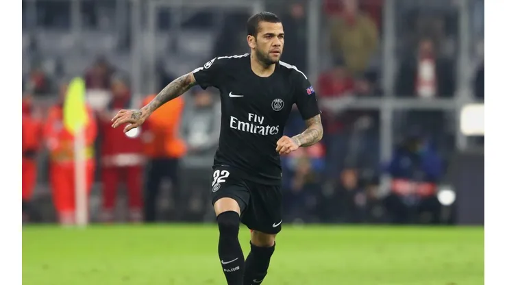 Dani Alves deslumbra en Francia.