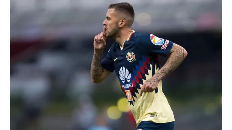 Jeremy Menez celebra su primer gol en el América de México
