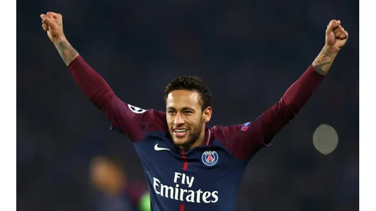 ¡FIESTA! Ney celebró sus 26 por adelantado con todo tipo de artistas.