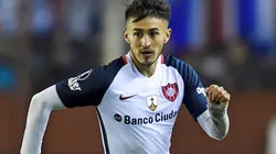 DE NO CREER. Era falta de Barrios o a lo sumo un choque, pero el Ciclón se quedó con nueve. (Foto: Getty).