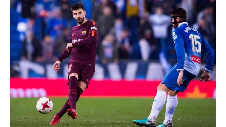 Una tremenda patada a Piqué desató la furia entre jugadores del Barcelona y del Espanyol