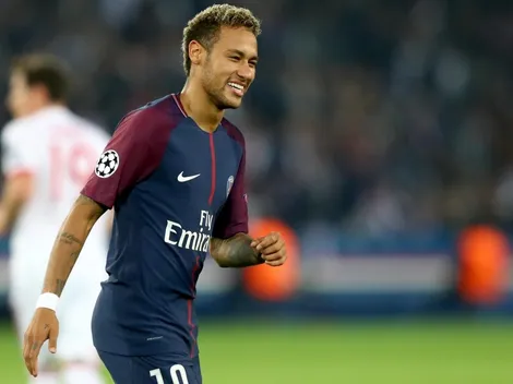 Sotana para voce: Neymar le hizo un tremendo caño a su hijo