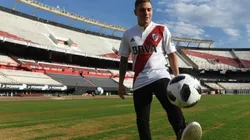Quintero con la camiseta de River.