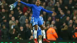 EN EL AIRE. José Izquierdo celebra su golazo con el Brighton ante West Ham (Foto: Getty).