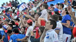 FUROR E INDIGNACIÓN. Los hinchas del Bolso podrían verse perjudicados por la actitud de dos aficionados que atacaron al Chapecoense donde más le duele.