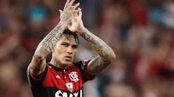 DE PIE PARA EL GOLEADOR. Paolo Guerrero en uno de sus últimos partidos en Flamengo (Foto: Getty).