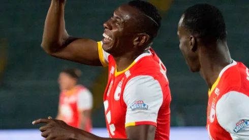 El defensor colombiano podría desembarcar en el fútbol ecuatoriano.