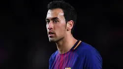 EMOCIONANTE. Busquets se tomó cinco minutos e hizo muy feliz a una fanática.