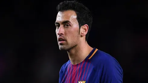 EMOCIONANTE. Busquets se tomó cinco minutos e hizo muy feliz a una fanática.